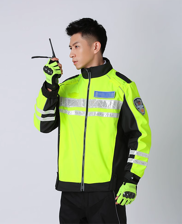 來看看交警的安全意識有多高，反光服就有這么多種類，受教了