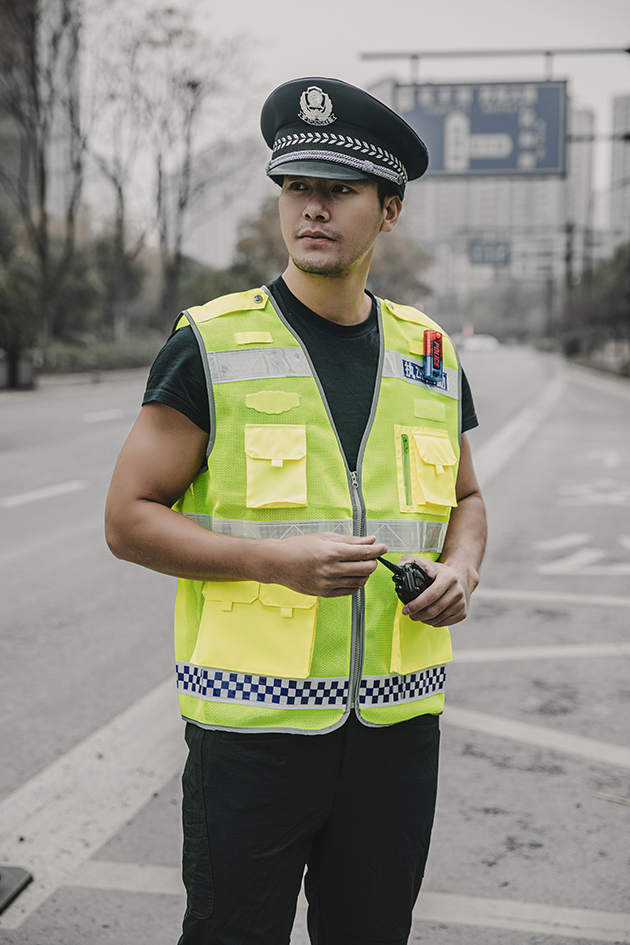 強警示，高可見性！舜發交警反光背心，讓你的出警更加安全！