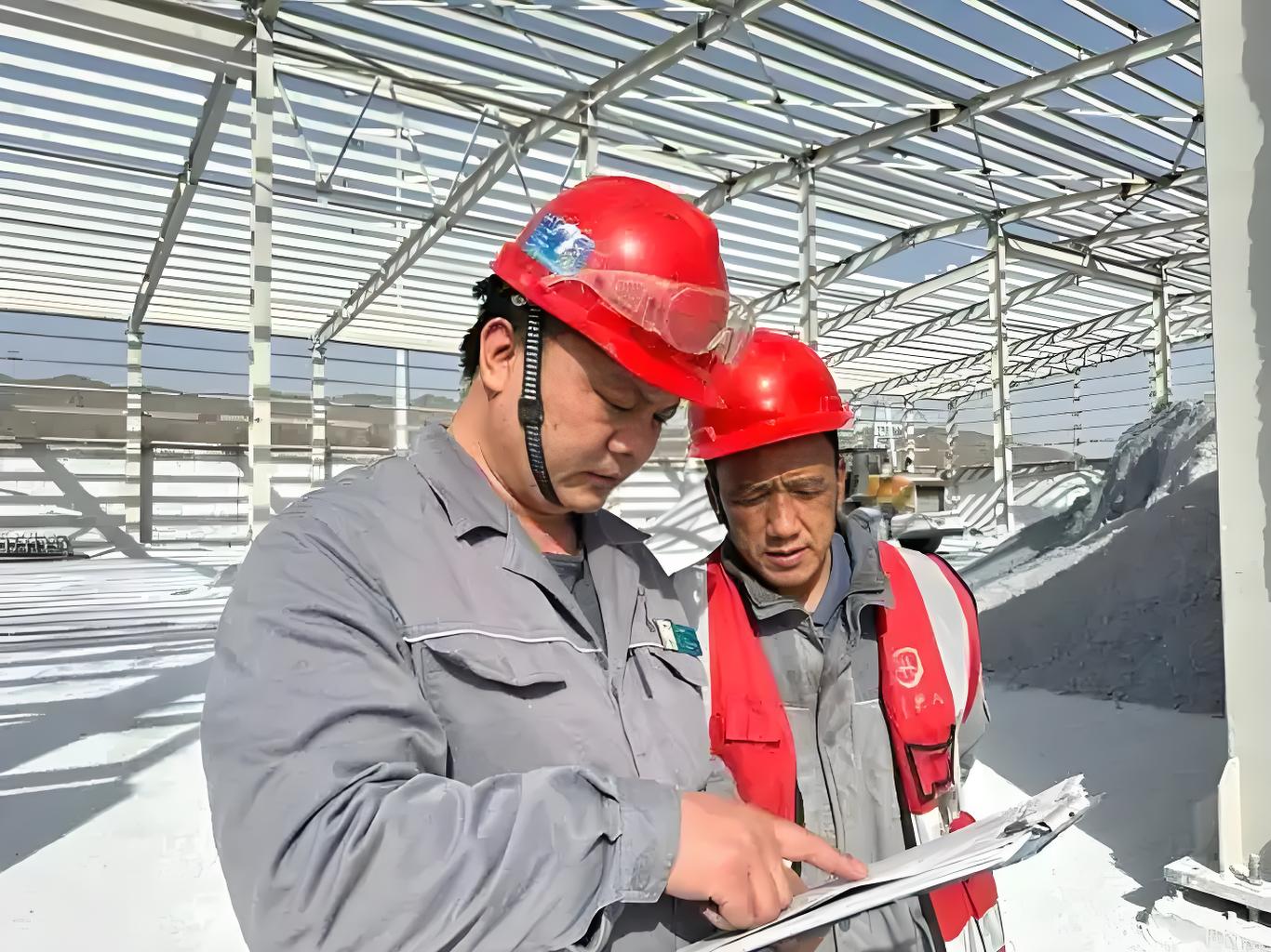 水泥廠工人反光工作服：安全防護的必備裝備