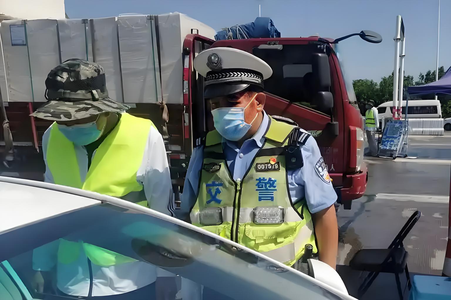 專業解析：交警反光背心的款式設計
