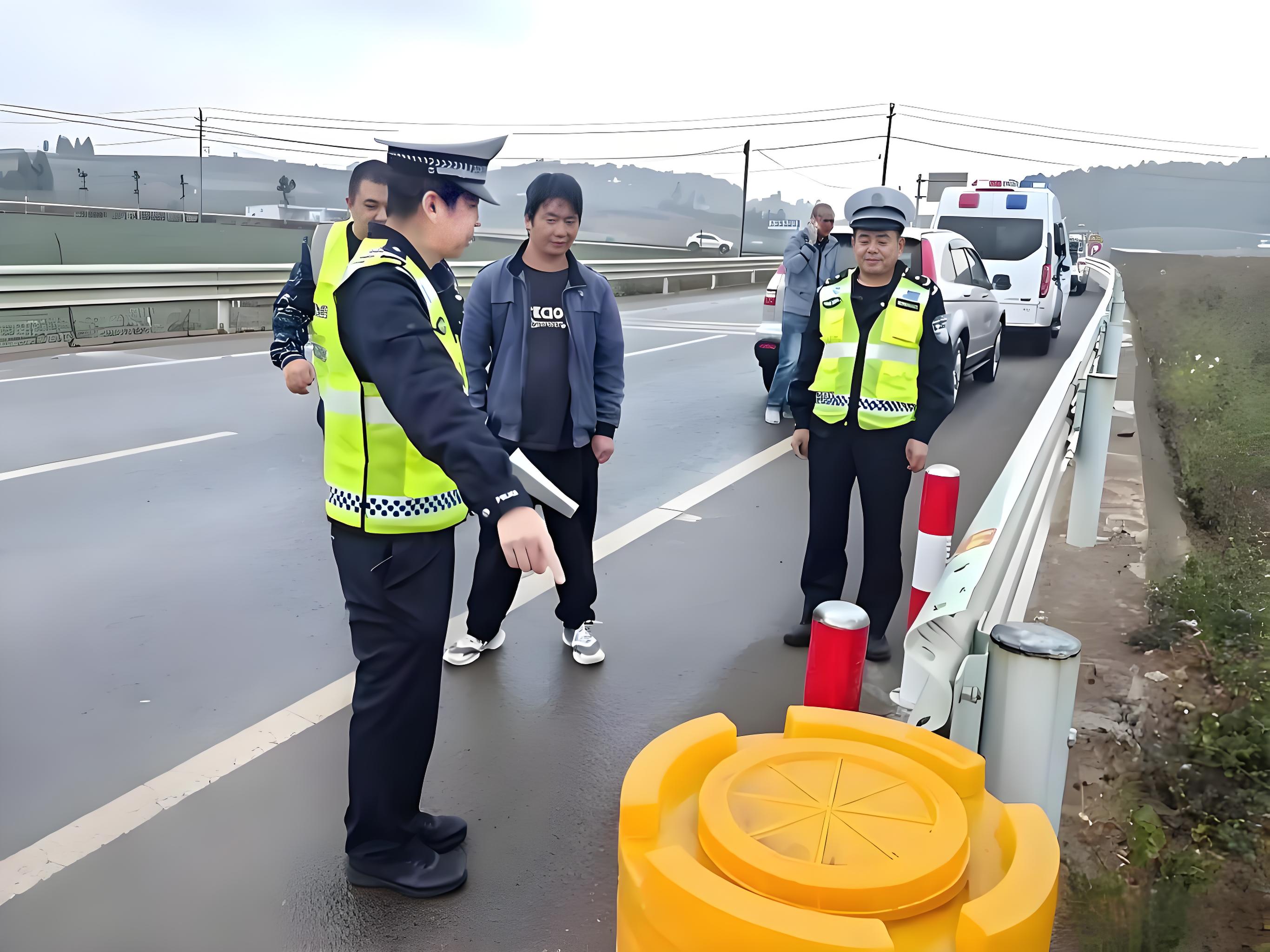 超低溫防護！防凍-30°C交警反光背心核心要點