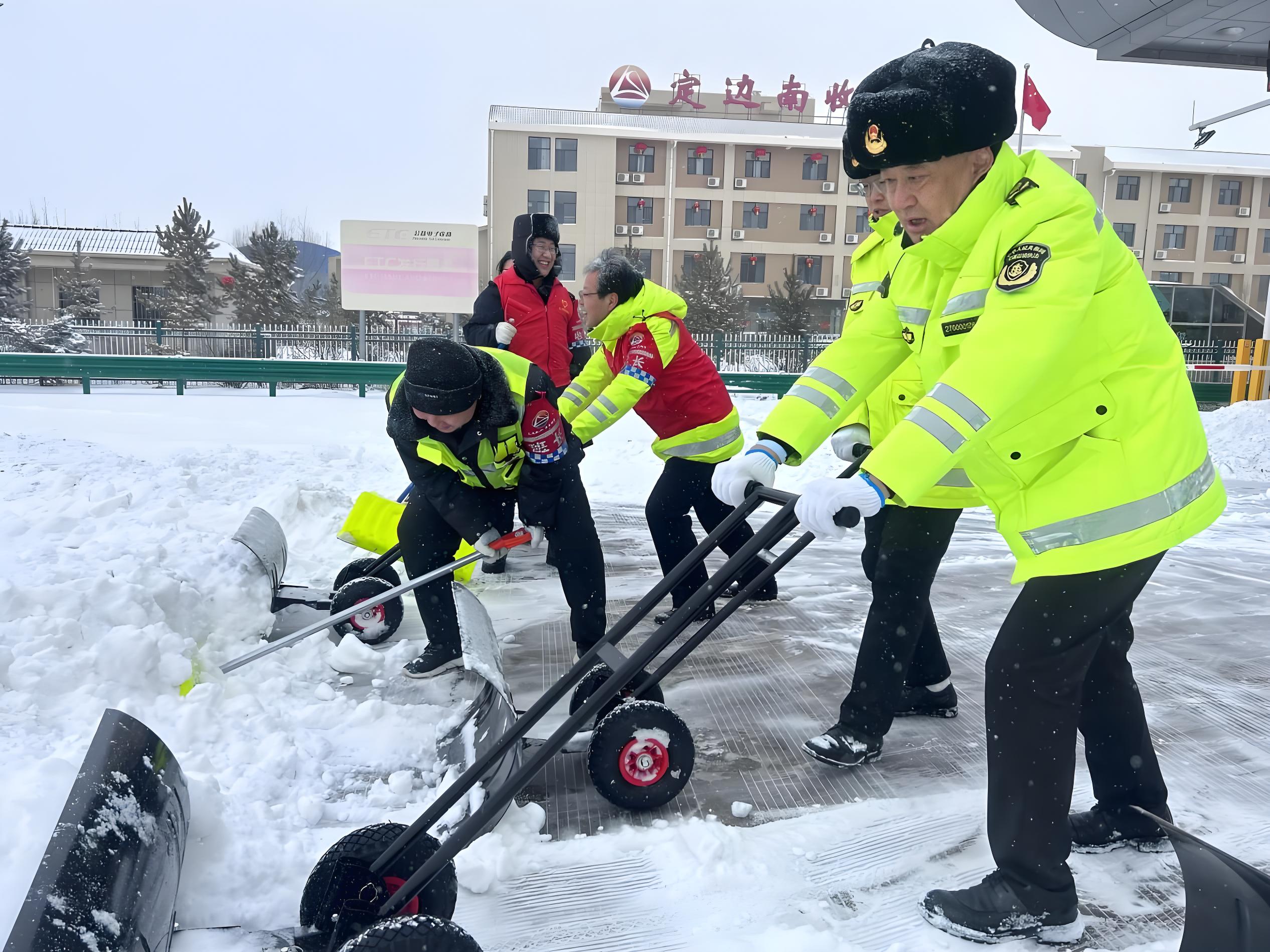 省路政反光棉服：實際應用場景與安全保障