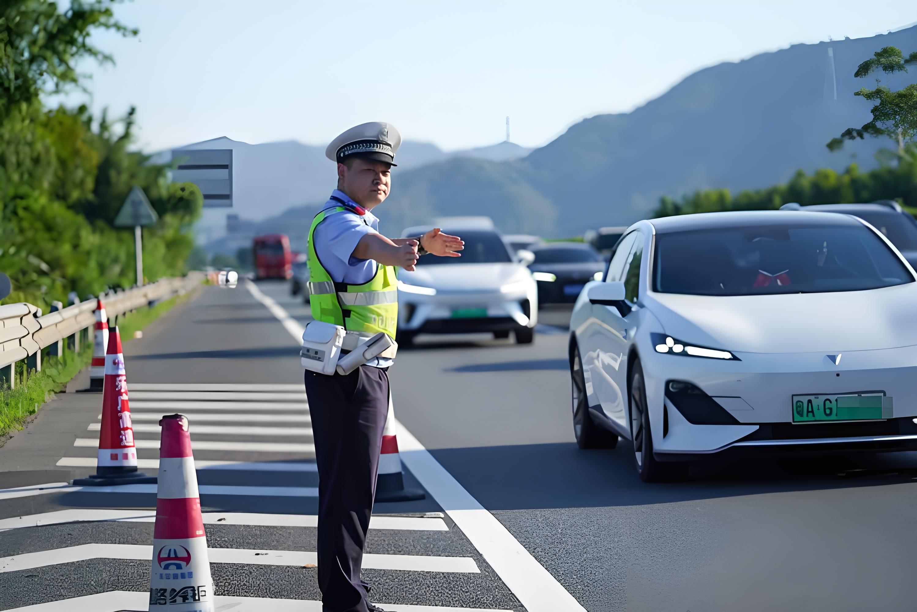 交警反光衣材質要求：守護道路安全的關鍵